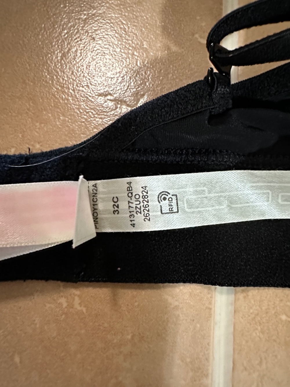 EUC PINK Victoria's Secret Black Seamless Molded Bra - Picture 5 of 5
